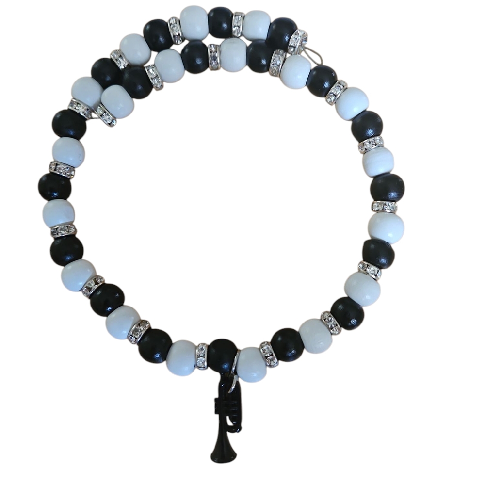 NWOT Elegant Black and White Beaded Bracelet  1047